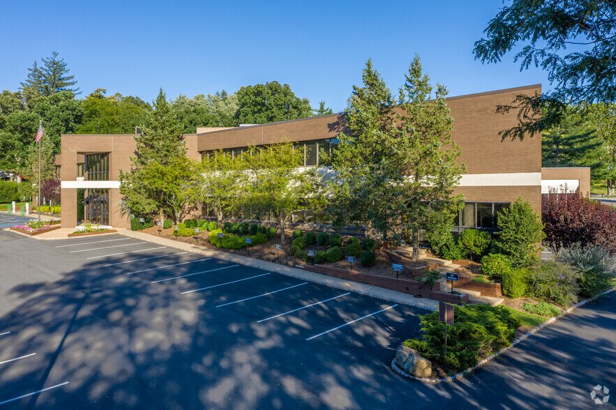 6 Arrow Rd, Ramsey, NJ for sale - Building Photo - Image 2 of 10