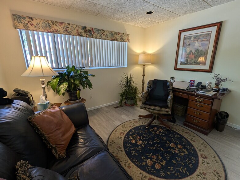 356-358 Veterans Memorial Hwy, Commack, NY à louer - Photo intérieure - Image 3 de 8