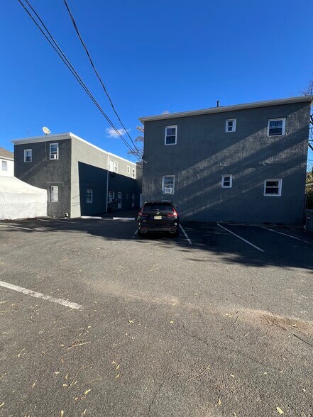 814 76th St, North Bergen, NJ à vendre - Photo du bâtiment - Image 3 de 28