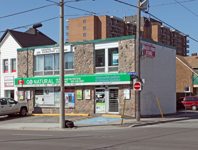 Plus de détails pour 122-124 N Simcoe St, Oshawa, ON - Bureau à louer