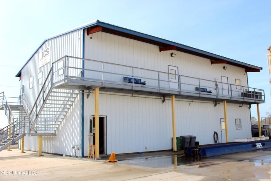 2205 Petit Bois St, Pascagoula, MS à vendre - Photo du bâtiment - Image 2 de 28
