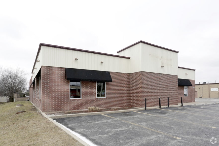 6010 S Cass Ave, Westmont, IL for sale - Building Photo - Image 3 of 33