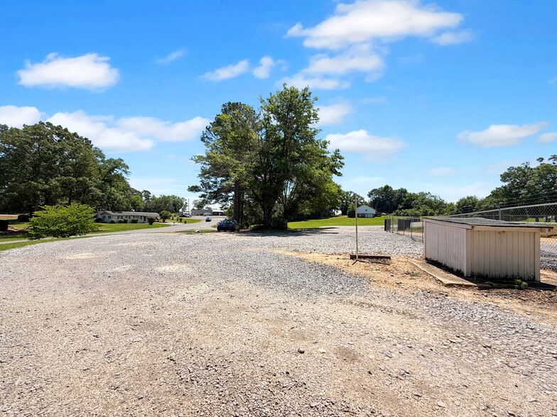 1155 Union Chapel Rd E, Northport, AL for lease - Building Photo - Image 2 of 9