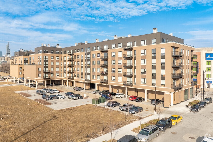 2300 S State St, Chicago, IL for lease - Primary Photo - Image 1 of 5