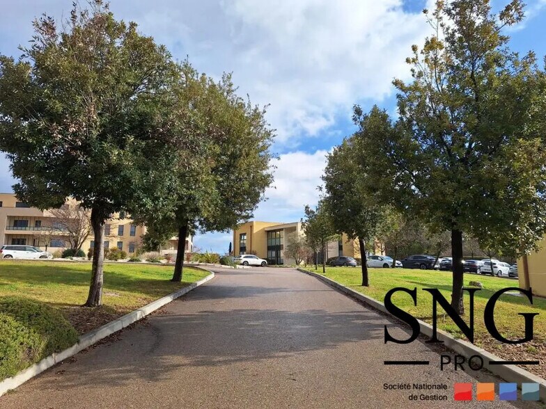 Office in Aix-en-Provence for lease - Lobby - Image 1 of 11