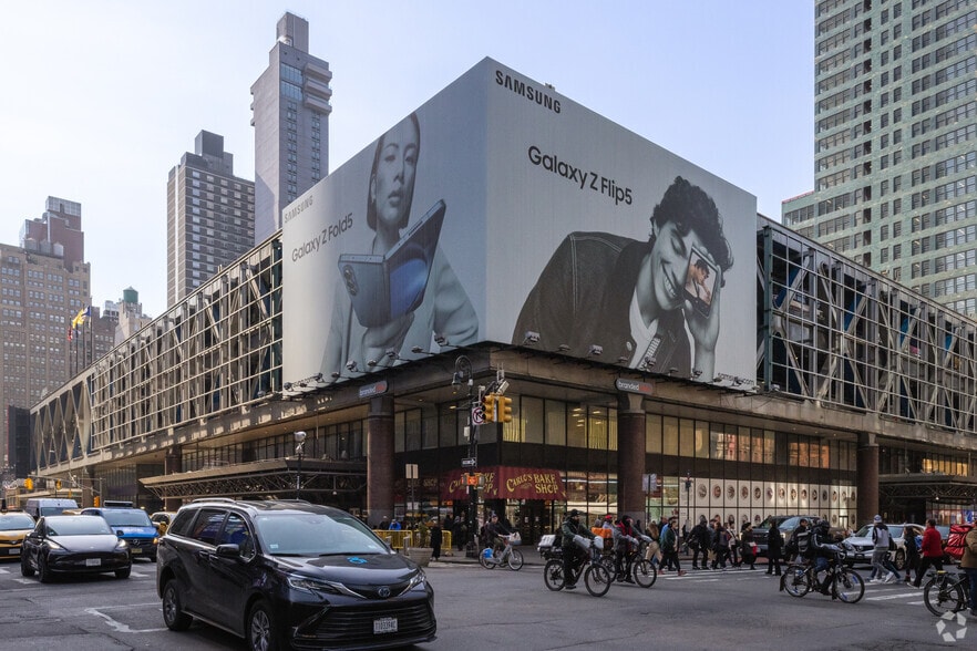 625-649 Eighth Ave, New York, NY à louer - Photo du bâtiment - Image 2 de 7