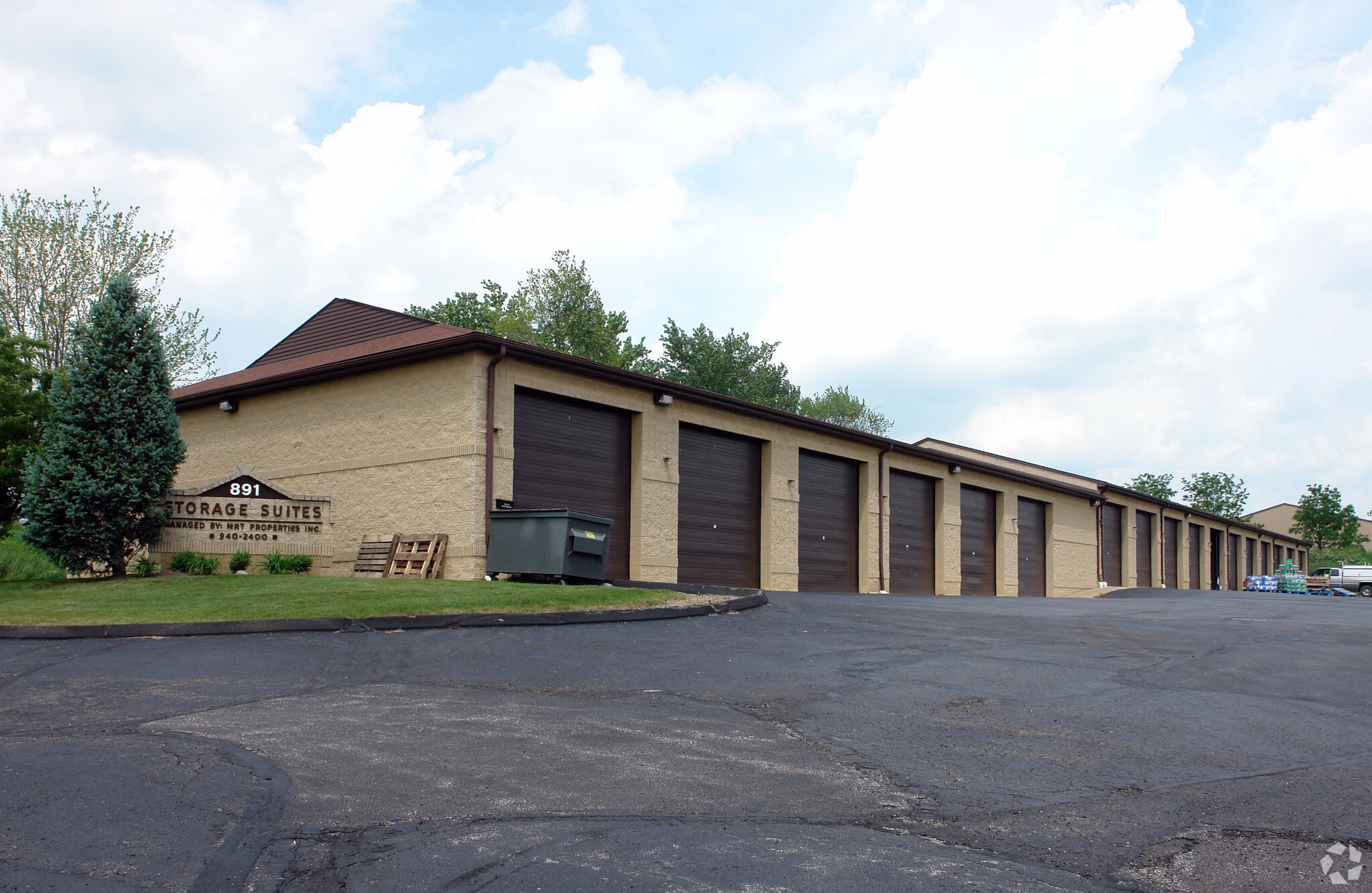 891 Hampshire Rd, Stow, OH for lease Primary Photo- Image 1 of 3
