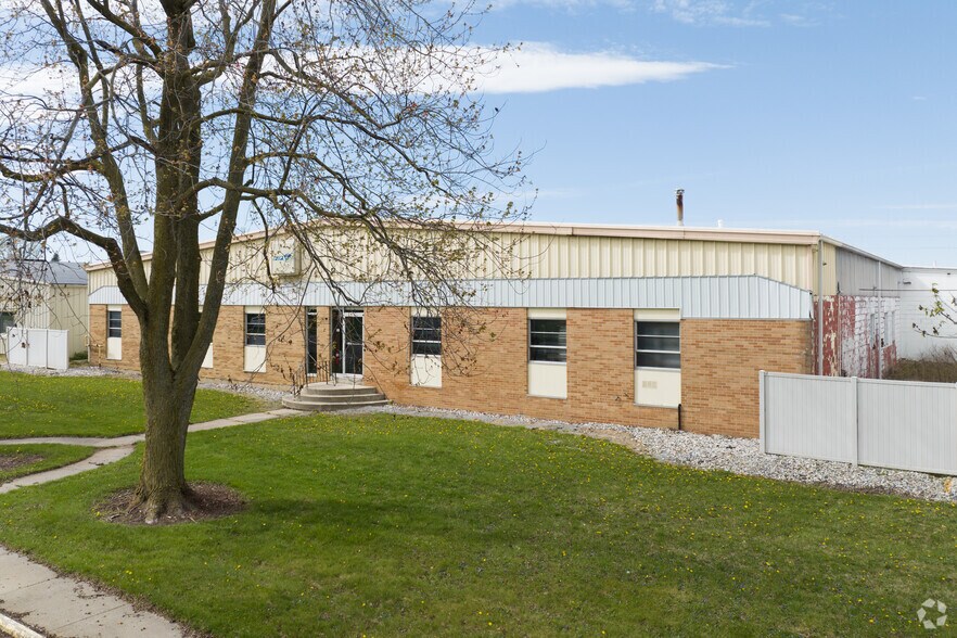 240 E Industrial Pky, Fayette, OH à louer - Photo du bâtiment - Image 2 de 23