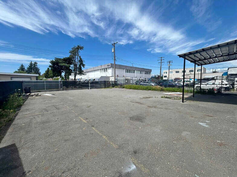 7123 Curragh Av, Burnaby, BC à vendre - Photo du bâtiment - Image 3 de 8