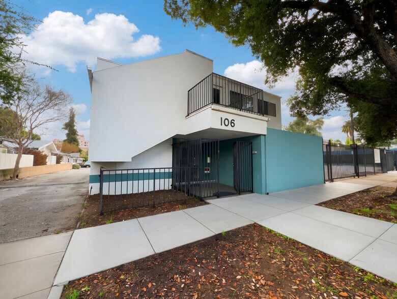 106 Palmetto Dr, Pasadena, CA à vendre - Photo du bâtiment - Image 1 de 14
