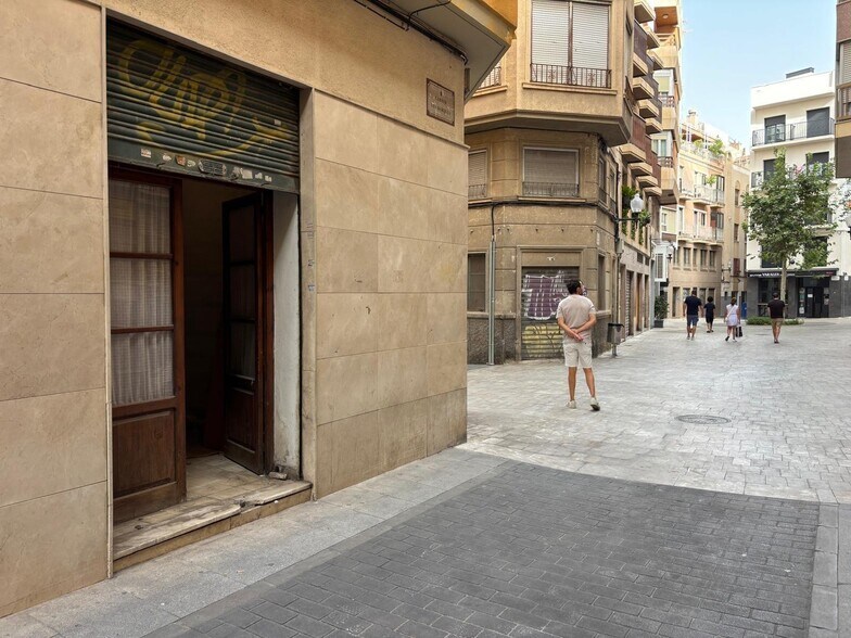 Commerce de détail dans Elche, Alicante à louer - Photo du bâtiment - Image 2 de 9