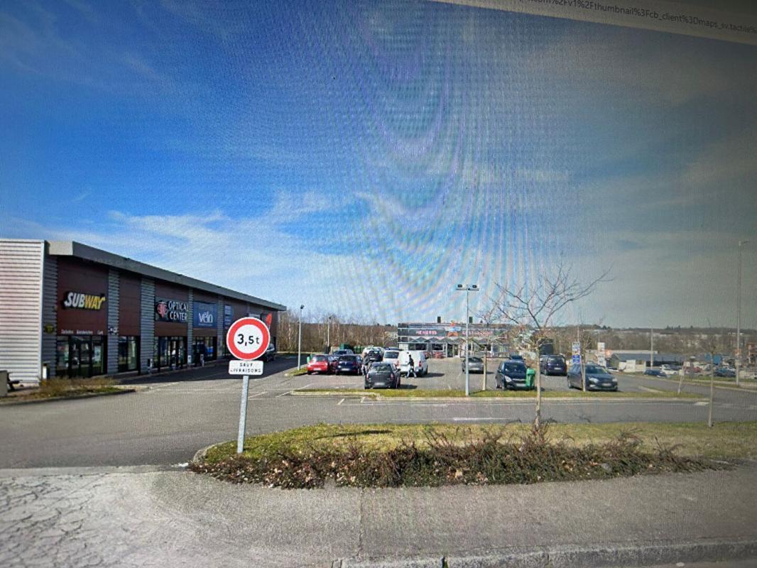 Retail in Limoges for lease Building Photo- Image 1 of 2