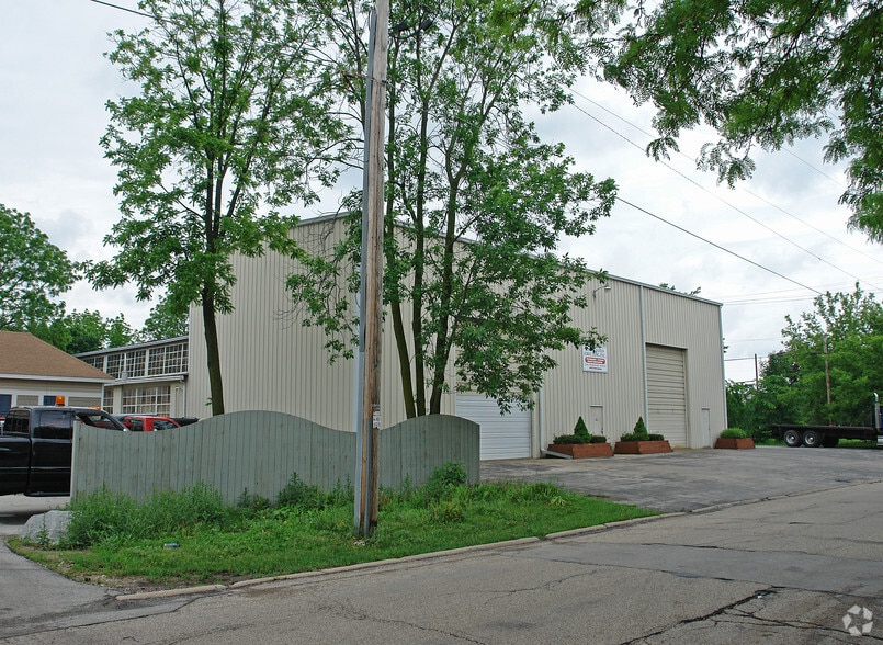 520 Frederick St, Waukesha, WI for sale - Building Photo - Image 2 of 10