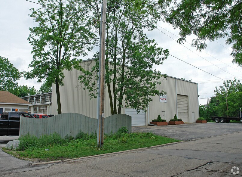 520 Frederick St, Waukesha, WI à vendre - Photo du bâtiment - Image 2 de 10