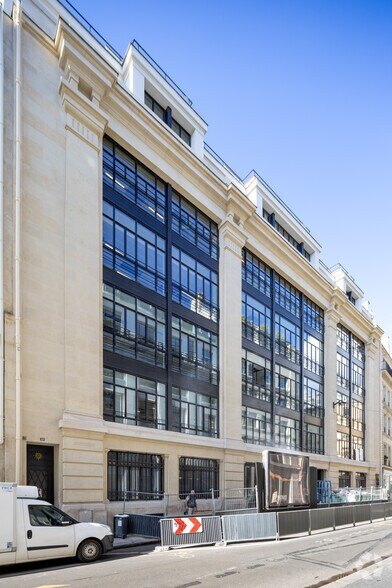 44-48 Rue De Châteaudun, Paris à louer - Photo du bâtiment - Image 3 de 3