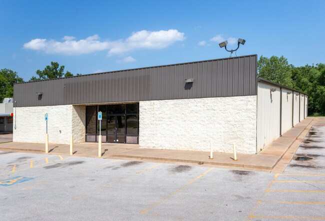 Plus de détails pour 350 N Ash St, Luther, OK - Commerce de détail à louer
