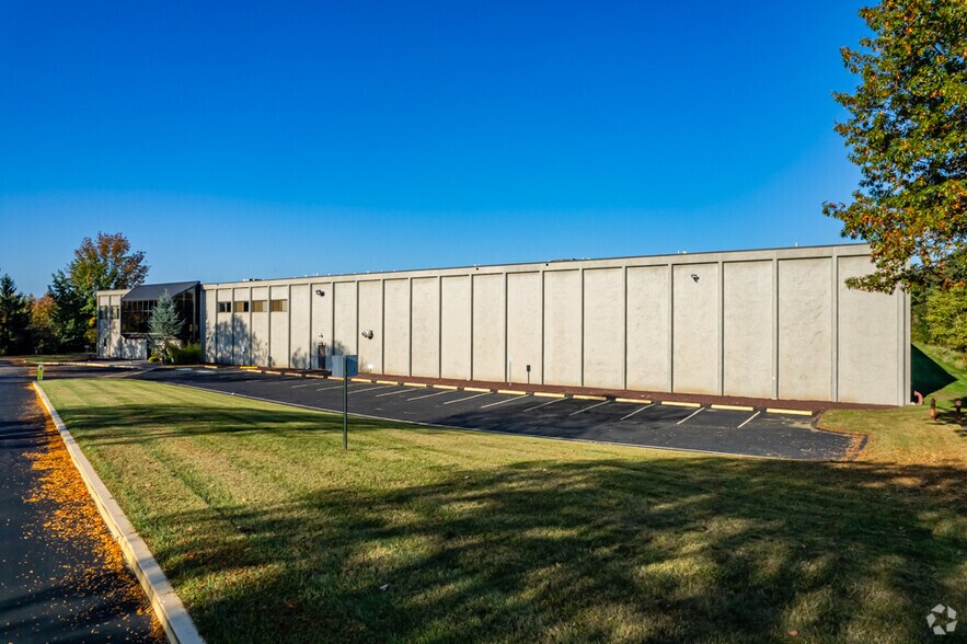 112 Technology Dr, Pittsburgh, PA à louer - Photo du bâtiment - Image 3 de 12