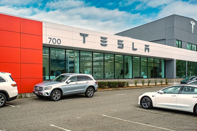Plus de détails pour 700 S Grady Way, Renton, WA - Commerce de détail à louer