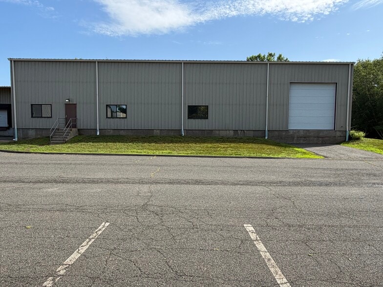 6 Industrial Pky, Easthampton, MA for lease - Building Photo - Image 1 of 5