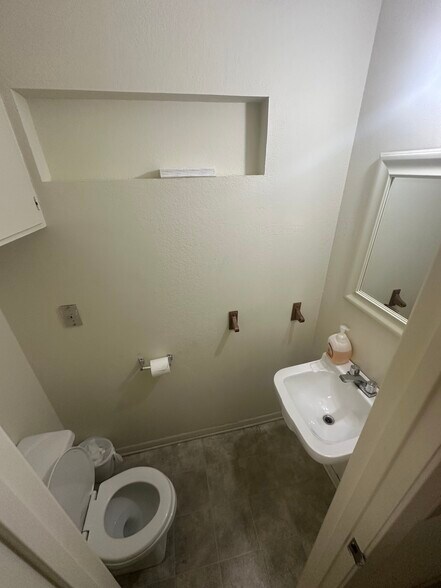 6353 State Highway 19 N, Athens, TX à louer - Photo du bâtiment - Image 2 de 34