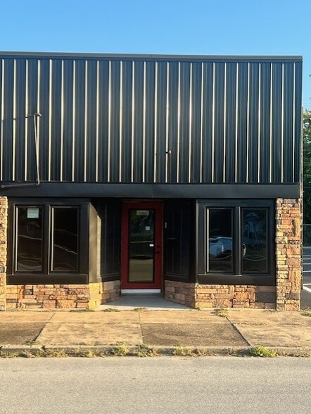 1340 E Division St, Evansville, IN à louer - Photo du bâtiment - Image 2 de 3