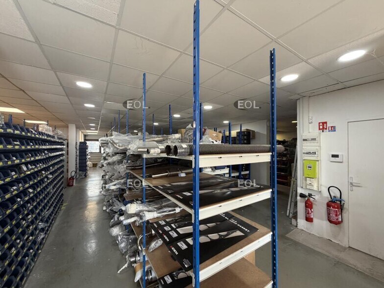 Industrial in Les Ulis for lease - Interior Photo - Image 2 of 5