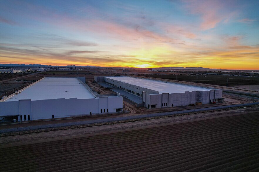 15685 W Hatcher Rd, Waddell, AZ à vendre - Photo du bâtiment - Image 3 de 10
