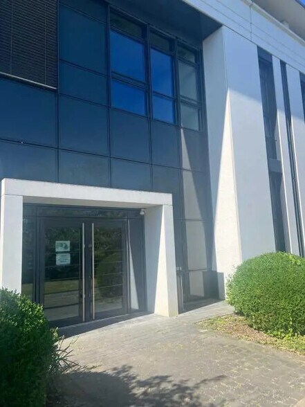 3 Boulevard Jean Moulin, Élancourt à louer - Photo du bâtiment - Image 3 de 62