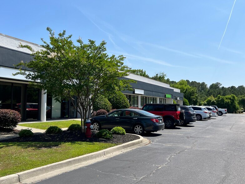 6904 N Main St, Columbia, SC à louer - Photo du bâtiment - Image 2 de 5