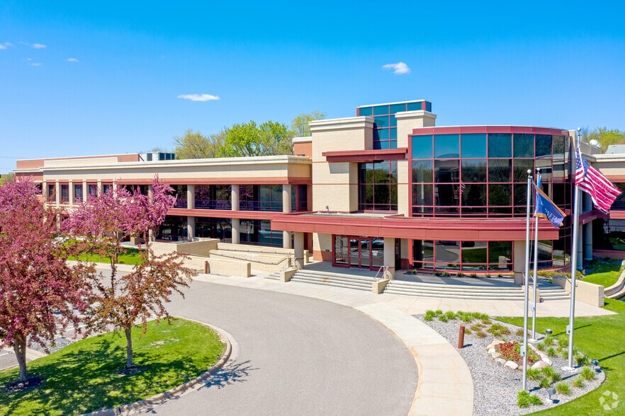 130 N Cheshire Ln, Minnetonka, MN for lease - Building Photo - Image 1 of 16