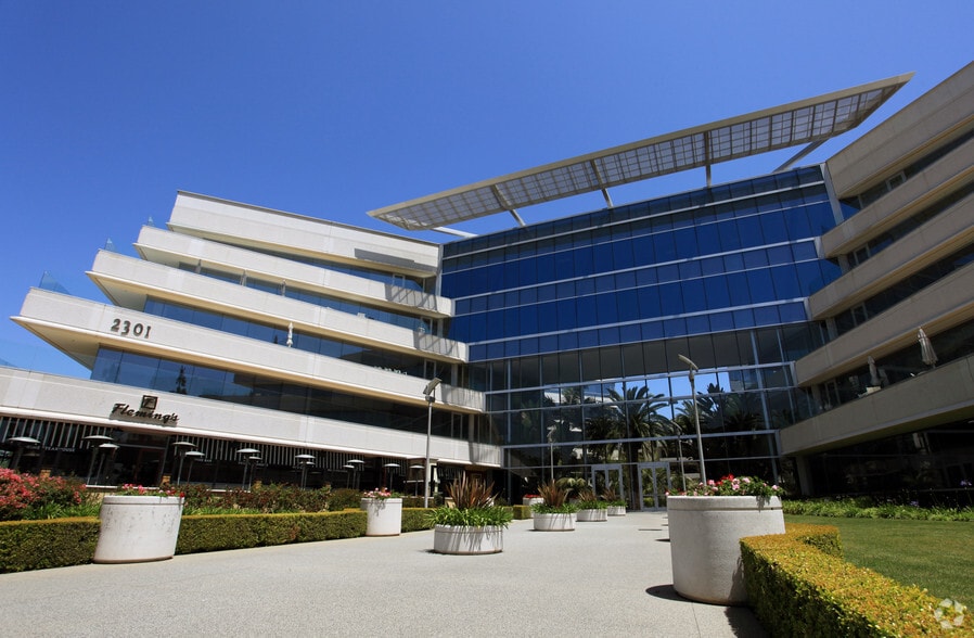 2301-2321 Rosecrans Ave, El Segundo, CA for lease - Building Photo - Image 3 of 31
