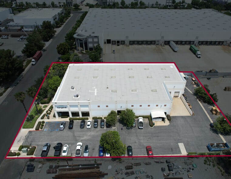 1689 S Parco Ave, Ontario, CA à vendre - Photo du bâtiment - Image 1 de 11