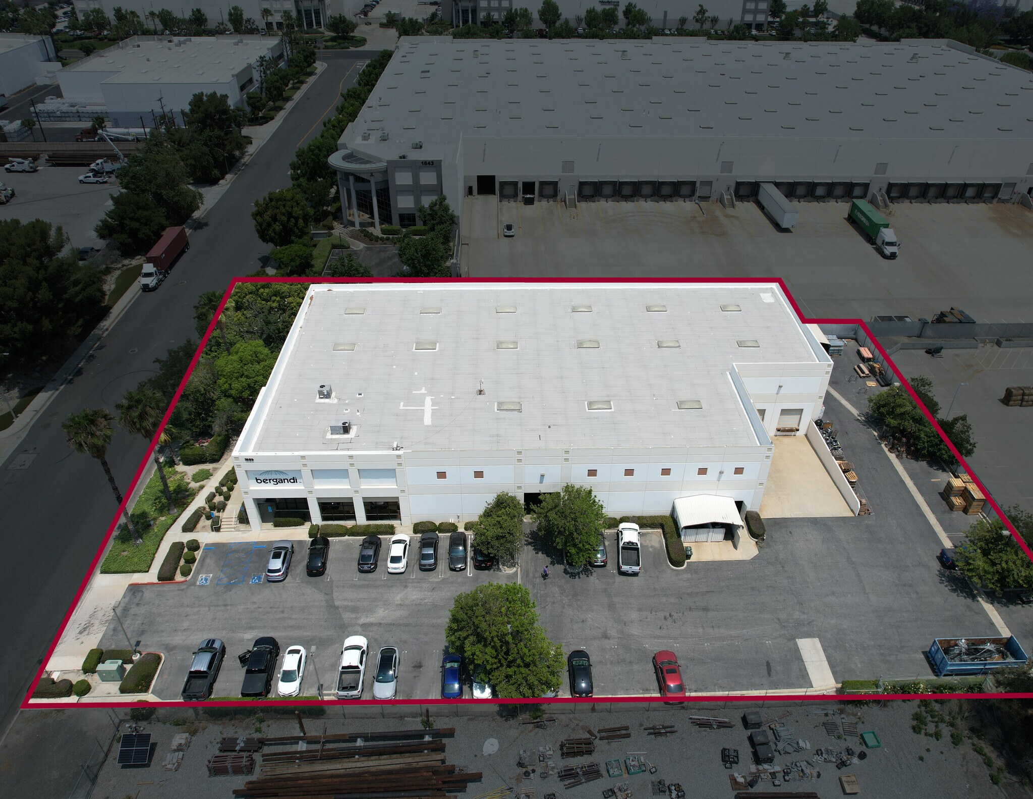1689 S Parco Ave, Ontario, CA à vendre Photo du bâtiment- Image 1 de 12