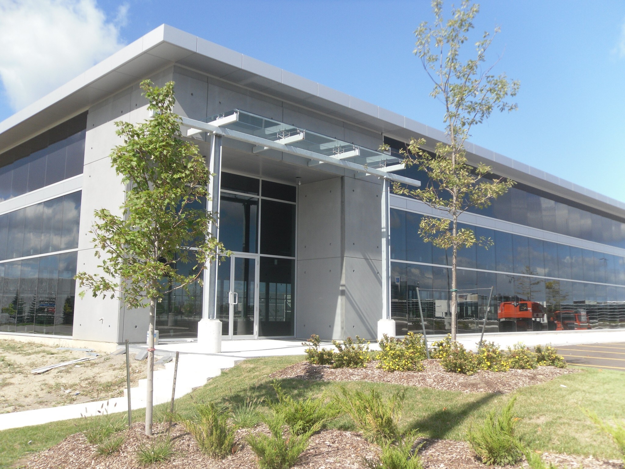 85 Prologis Blvd, Mississauga, ON à vendre Photo du bâtiment- Image 1 de 1