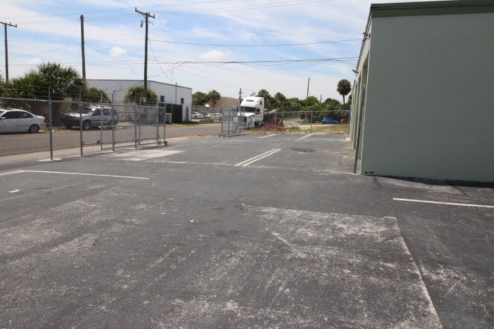 609 N Railroad Ave, Boynton Beach, FL à louer - Photo intérieure - Image 2 de 23