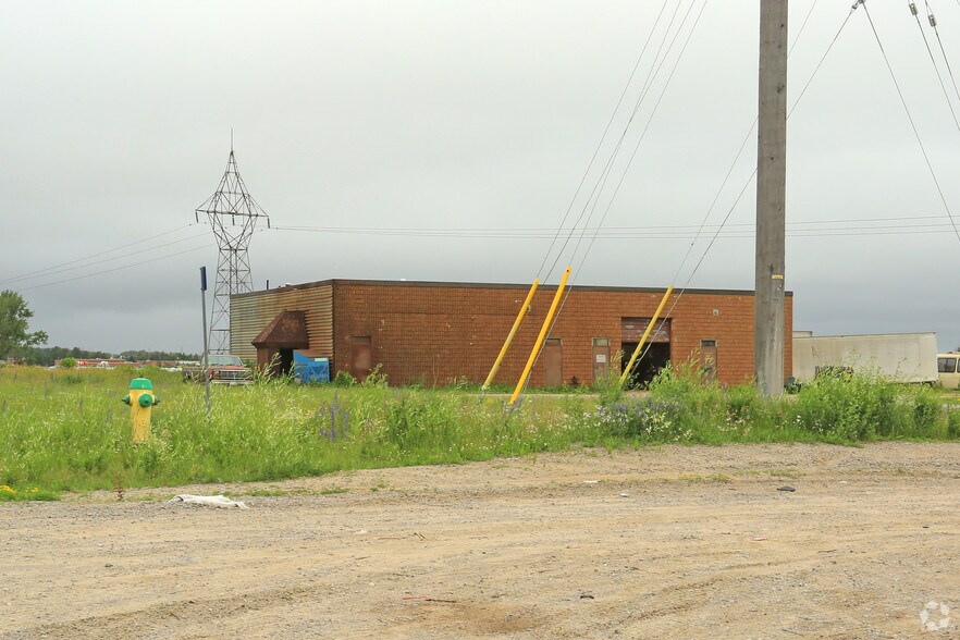 10 Lockhart Rd, Barrie, ON à vendre - Photo du bâtiment - Image 2 de 3