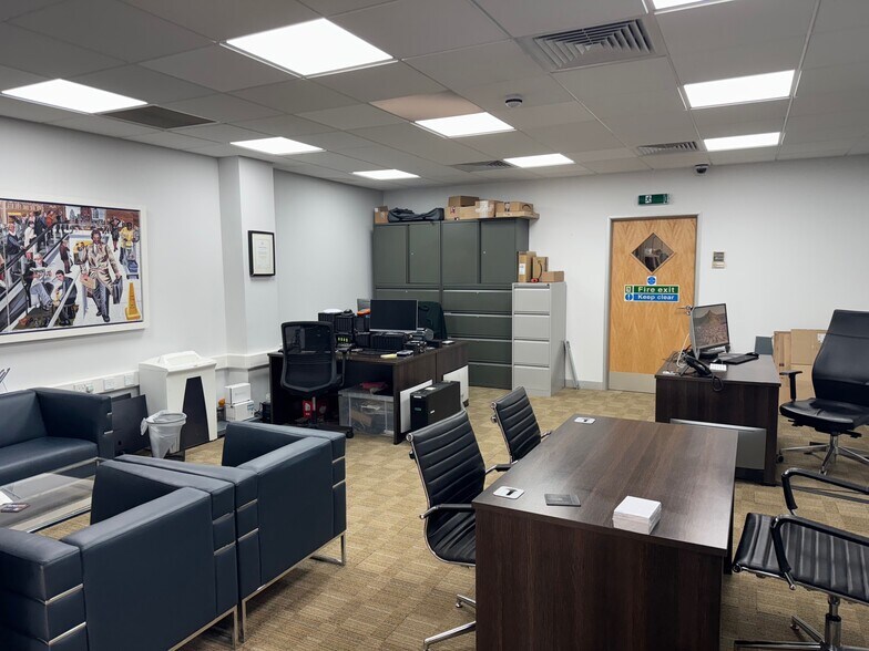 23-25 Tallon Rd, Brentwood à vendre - Photo du bâtiment - Image 3 de 3