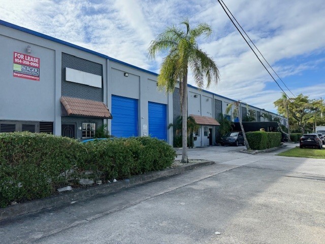 13251-13455 NE 17th Ave, Miami, FL à louer Photo du bâtiment- Image 1 de 2