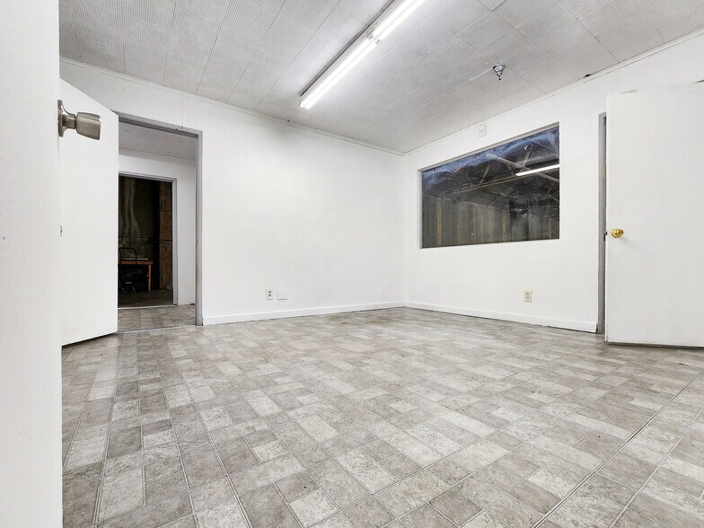 620 S Clarence St, Los Angeles, CA à louer - Photo du bâtiment - Image 3 de 10