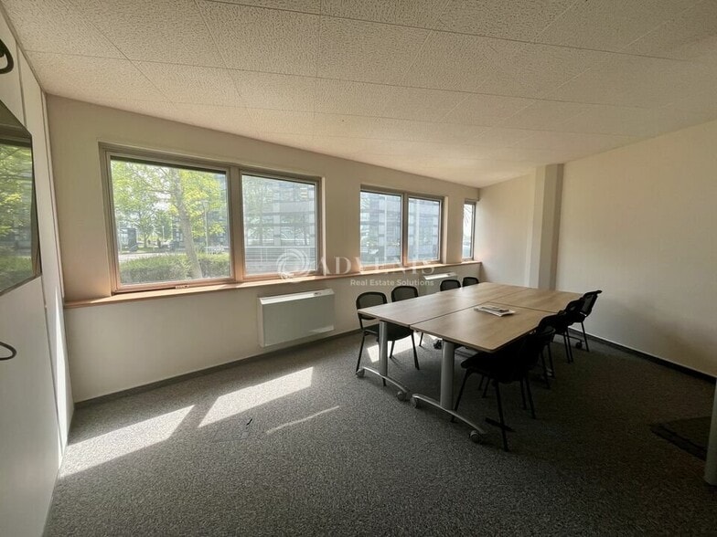 Office in Tremblay-en-France for lease - Building Photo - Image 2 of 9