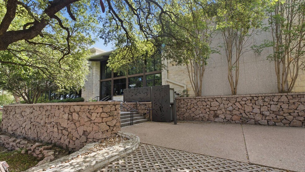 8309 I-35 N, Austin, TX à louer - Photo du bâtiment - Image 1 de 5