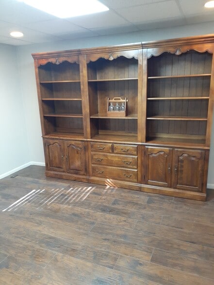 1019 Vandalia St, Collinsville, IL for lease - Building Photo - Image 3 of 11