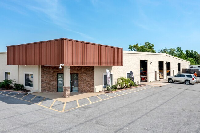 Plus de détails pour 227 Power Ct, Sanford, FL - Local d'activités à louer