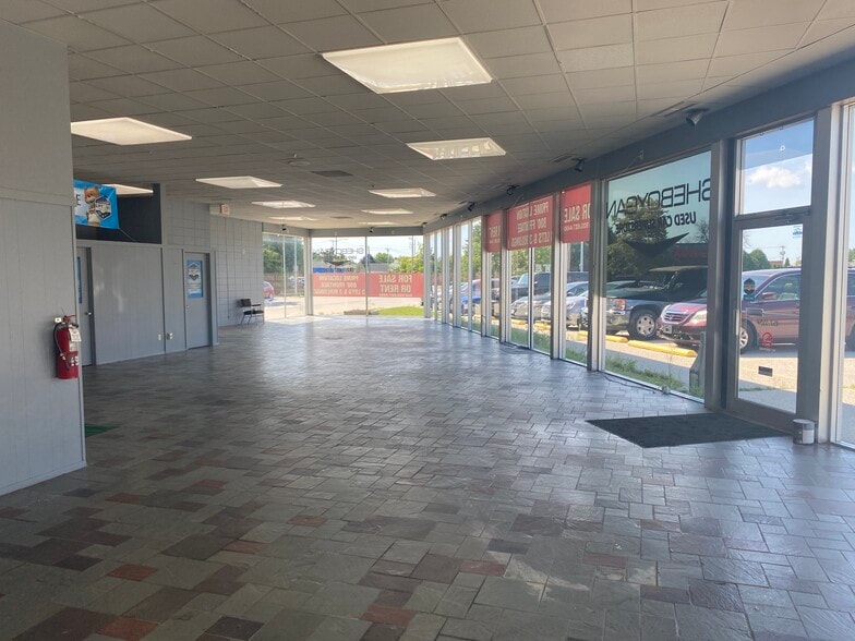 Commercial Property/Redevelopment portfolio of 2 properties for sale on LoopNet.ca - Building Photo - Image 3 of 17