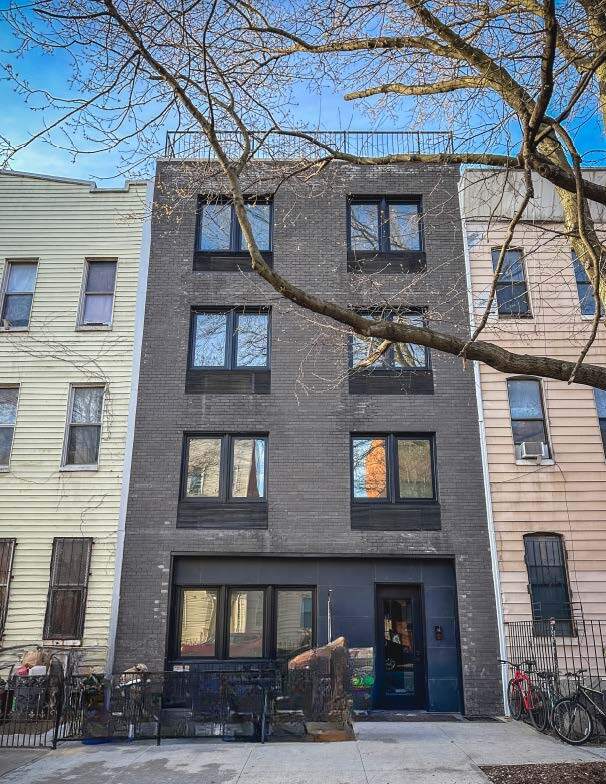 230 Boerum St, Brooklyn, NY à vendre Photo principale- Image 1 de 8