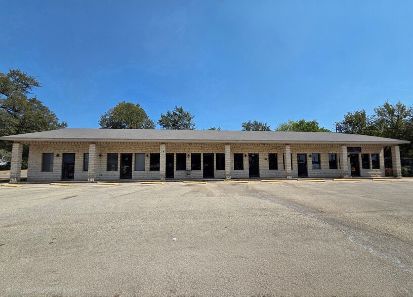 304-314 E 6th Ave, Belton, TX for lease - Building Photo - Image 1 of 2