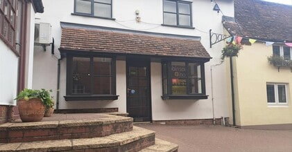 10 Meadow Row, Buckingham for lease Building Photo- Image 1 of 5
