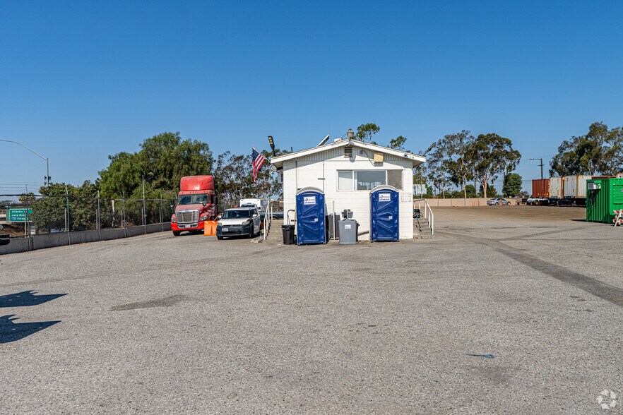 1660 E 32nd St, Long Beach, CA à louer - Photo du bâtiment - Image 3 de 28
