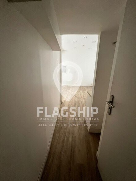 Retail in Charenton-le-Pont for lease - Building Photo - Image 3 of 6