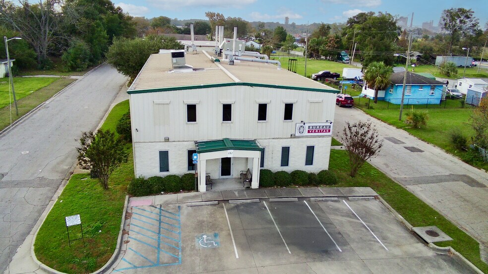 151 E Lathrop Ave, Savannah, GA à louer - Photo du bâtiment - Image 2 de 5